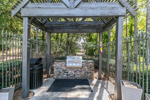 Covered Grilling Area at Gwinnett Pointe in Norcross, GA 30093